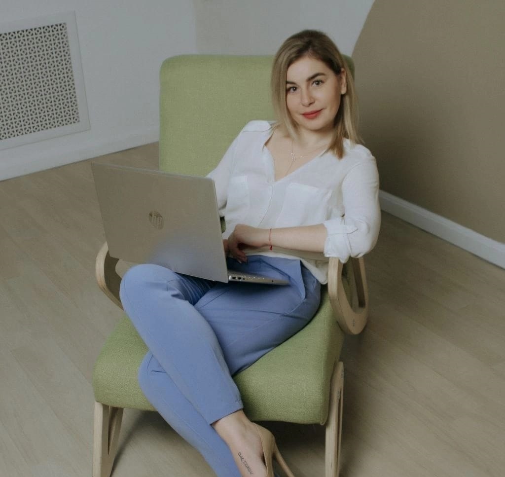 Дипломированный психолог-психотерапевт, сексолог, арт-терапевт, песочный терапевт